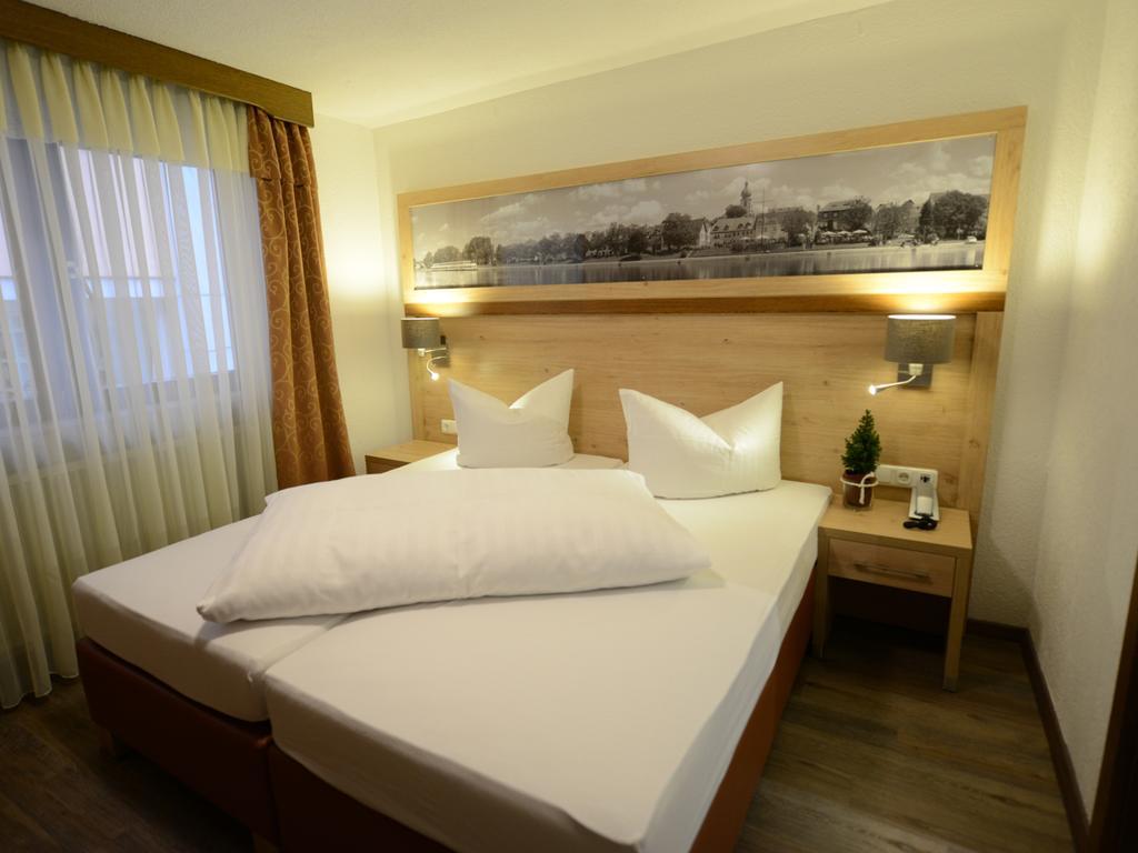 Land-Gut Hotel Zum Loewen Garni Марктхайденфельд Номер фото